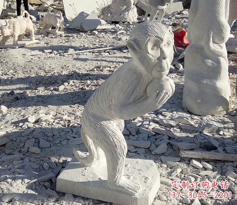 运城抱桃子的猴子石雕