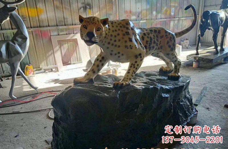 运城玻璃钢豹子雕塑 (2)