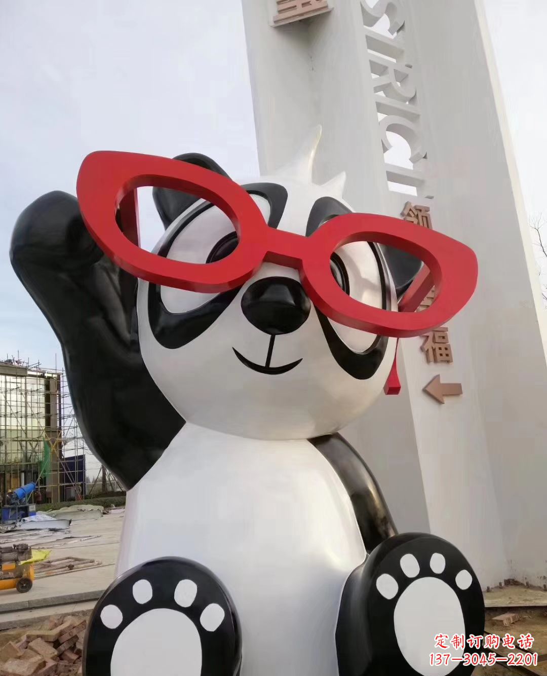 运城玻璃钢卡通熊猫雕塑户外摆件