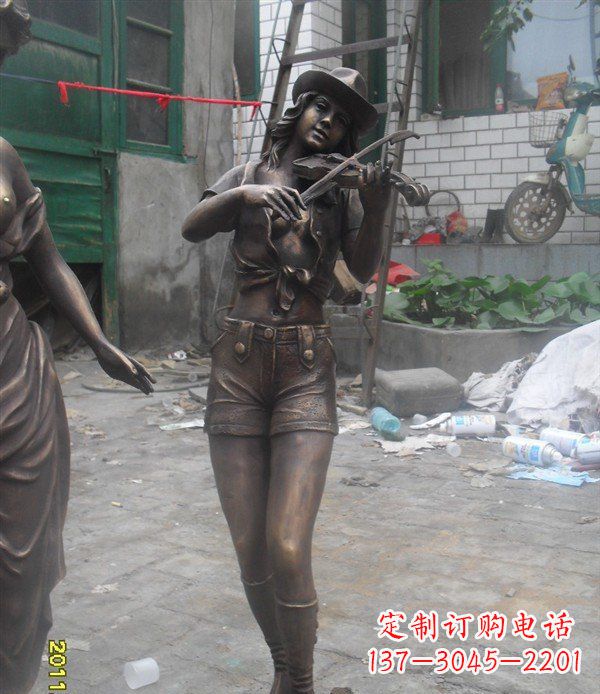 运城玻璃钢美女演奏仿铜人物雕塑
