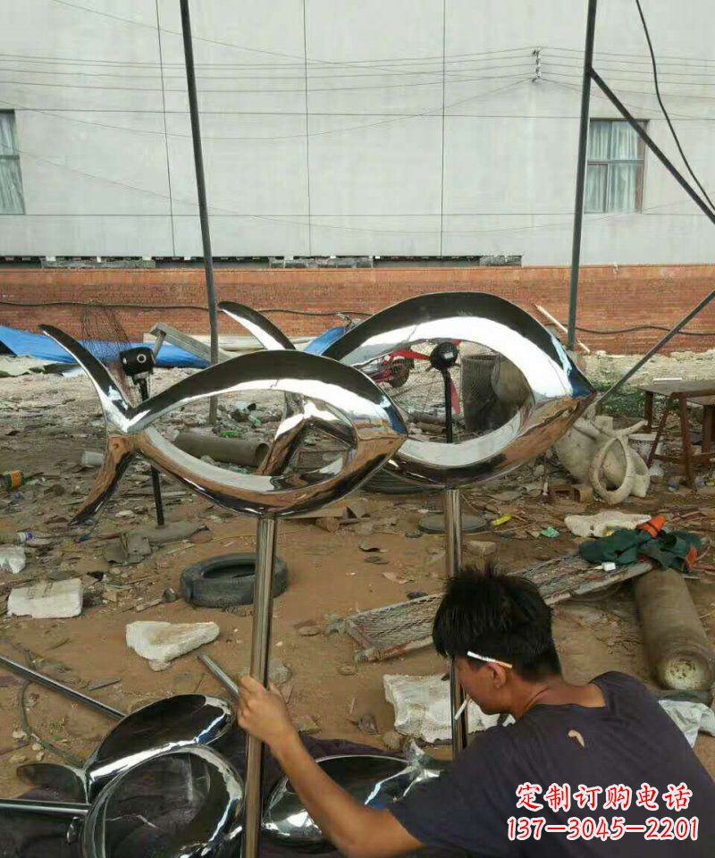 运城不锈钢抽象鱼动物雕塑 (2)