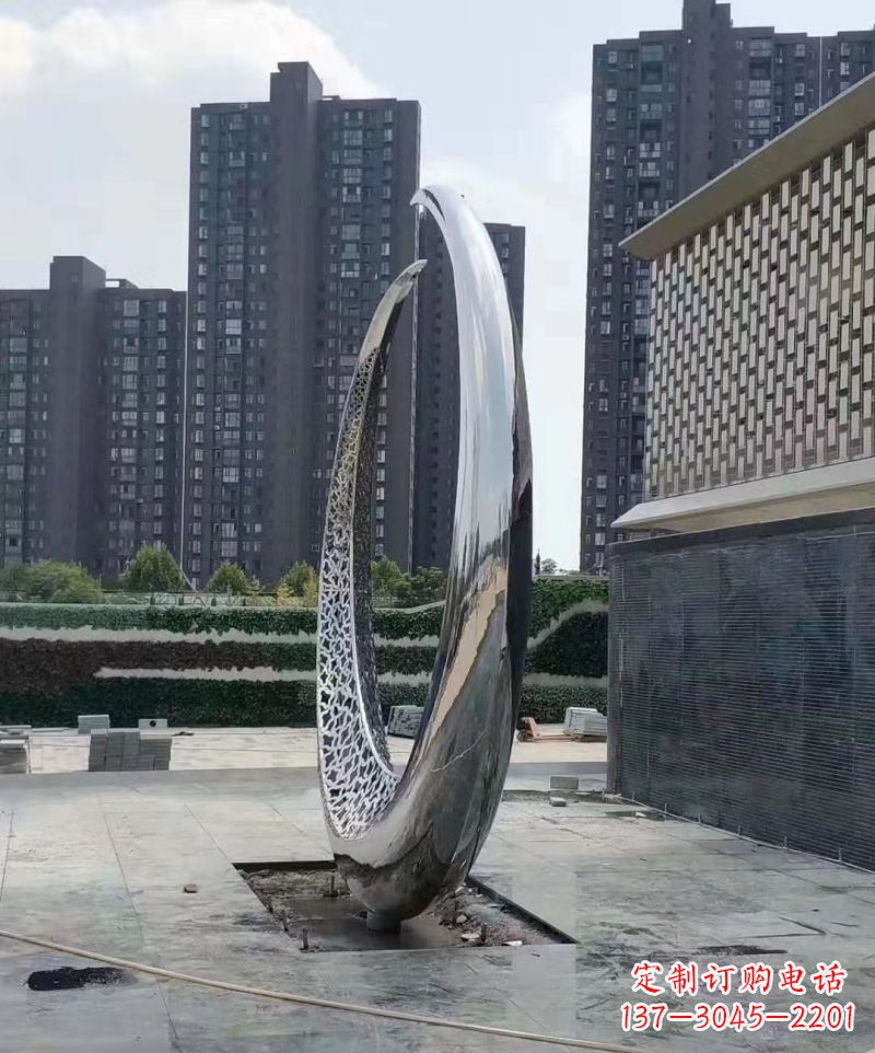 运城不锈钢抽象月亮雕塑户外摆件