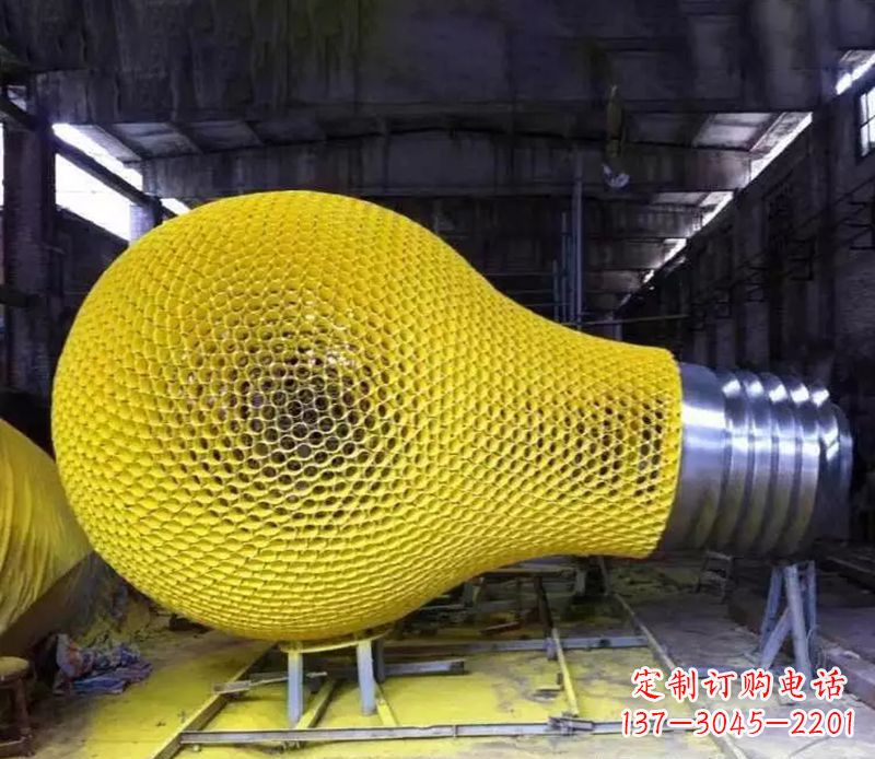 运城不锈钢灯泡雕塑2