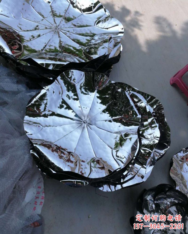 运城不锈钢锻造莲花雕塑效果图