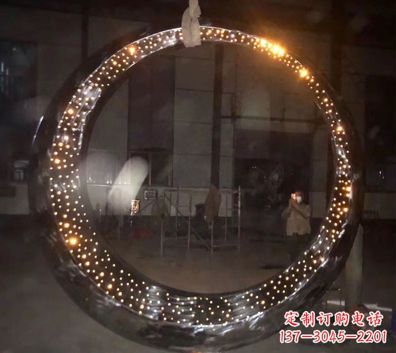 运城不锈钢发光月亮雕塑1