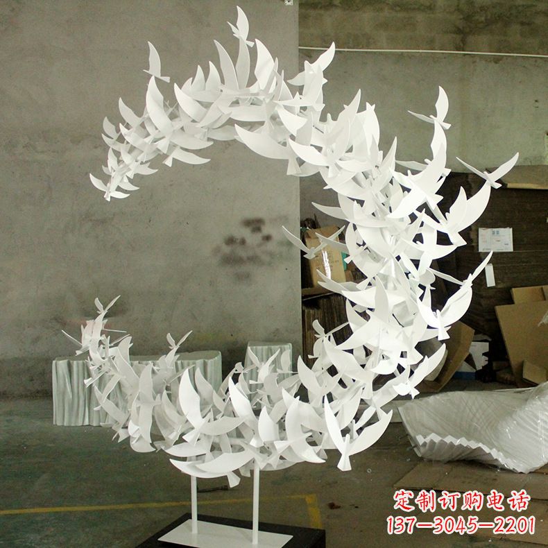 运城不锈钢鸽子景观雕塑,飞翔的格子群创意鸟类标识摆件