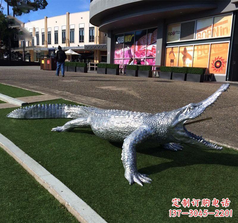 运城不锈钢公园动物鳄鱼雕塑