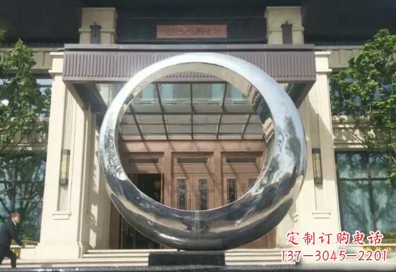 运城不锈钢公园镜面圆环雕塑