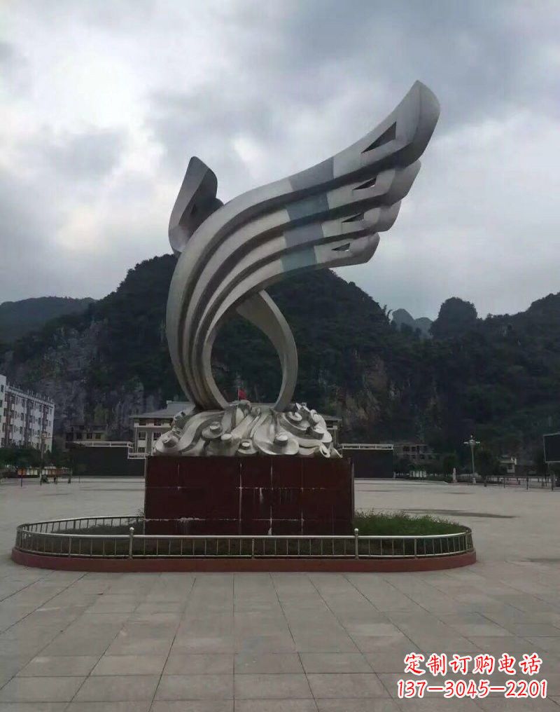 运城翅膀雕塑——环绕不锈钢广场的精美艺术品