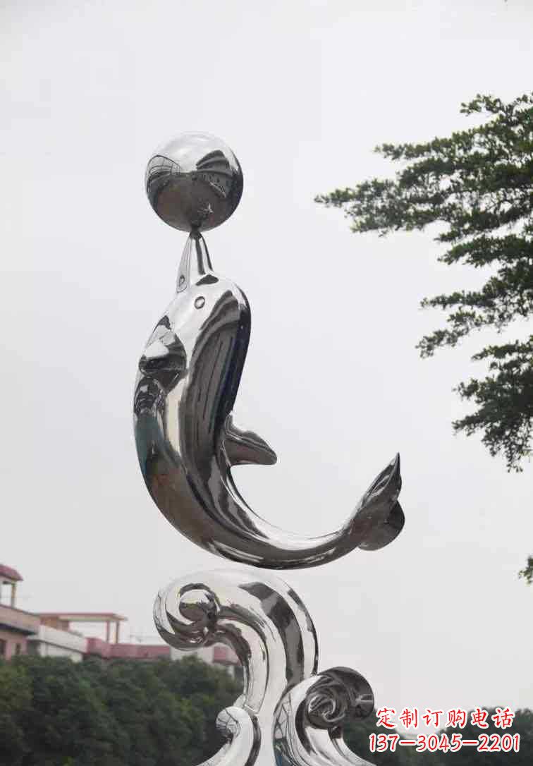 运城不锈钢广场顶球的海豚雕塑