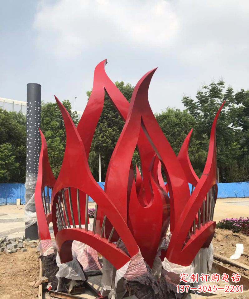 运城不锈钢广场树叶雕塑