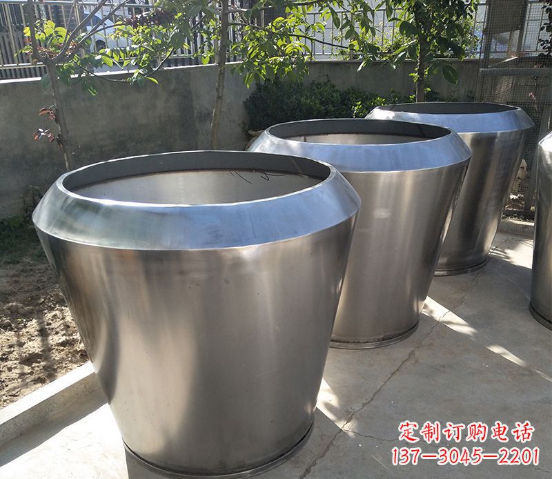运城不锈钢花盆雕塑给你的家园增添一份独特的美