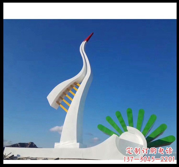 运城不锈钢景区抽象仙鹤和松树雕塑
