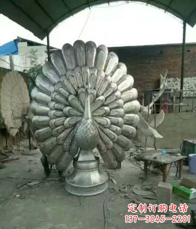 运城不锈钢烤漆孔雀开屏雕塑