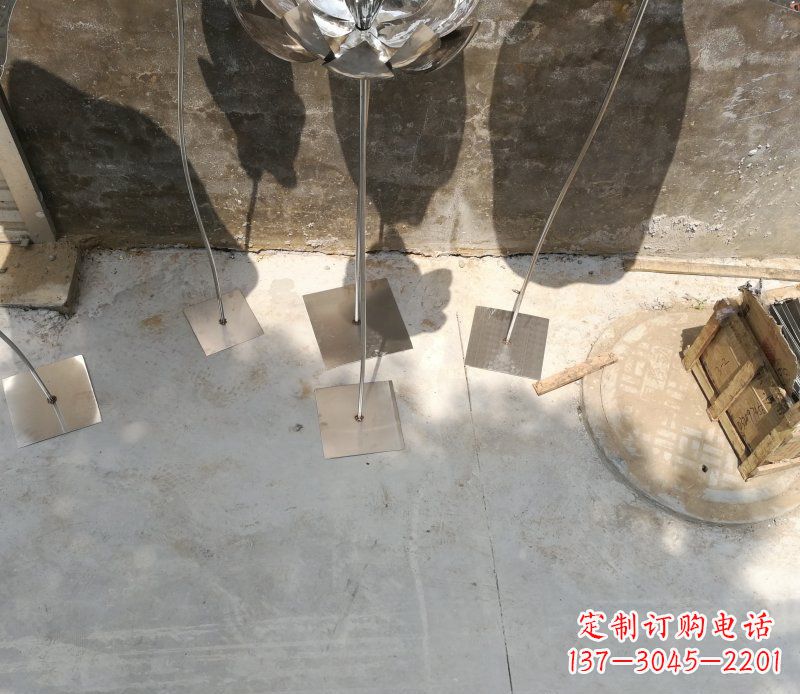 运城不锈钢荷叶雕塑给大厅带来精致优雅