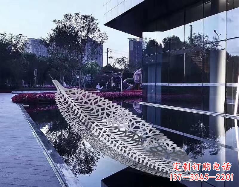 运城不锈钢镂空树叶雕塑——精致美观的艺术精品