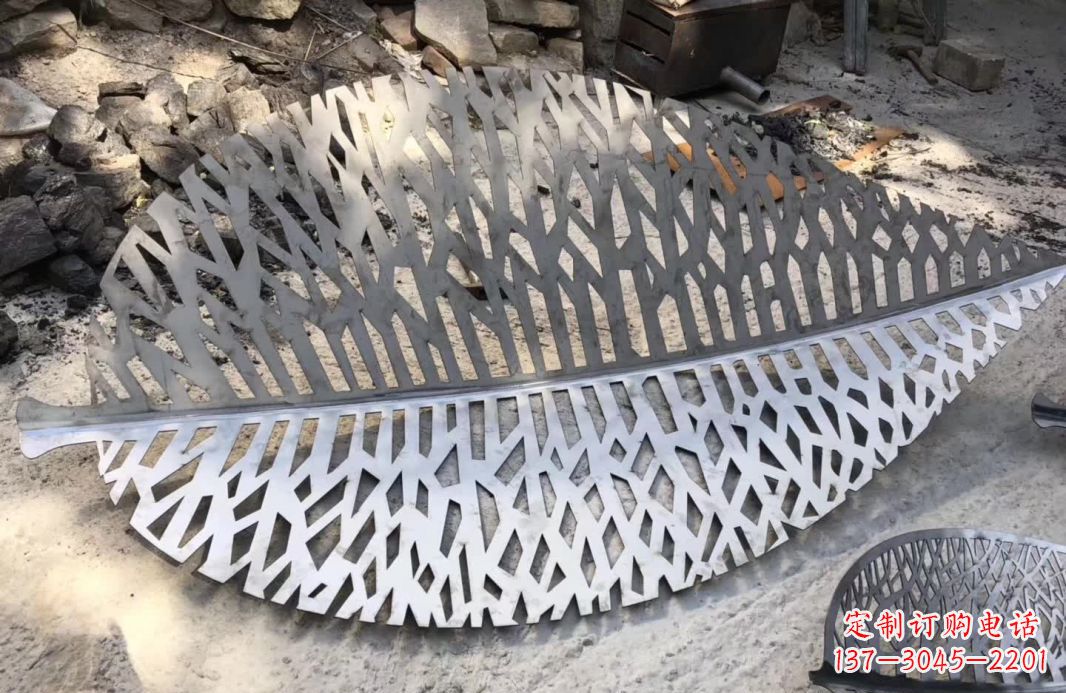 运城不锈钢镂空树叶雕塑112