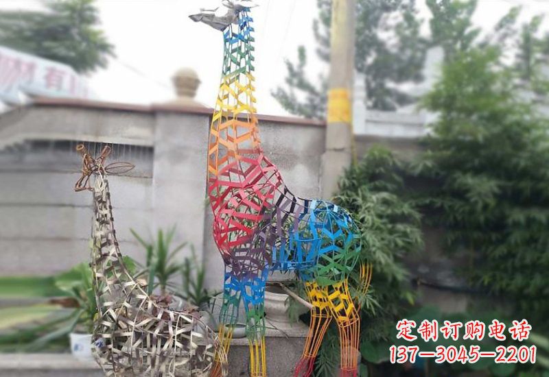 运城长颈鹿雕塑优雅而古典的艺术
