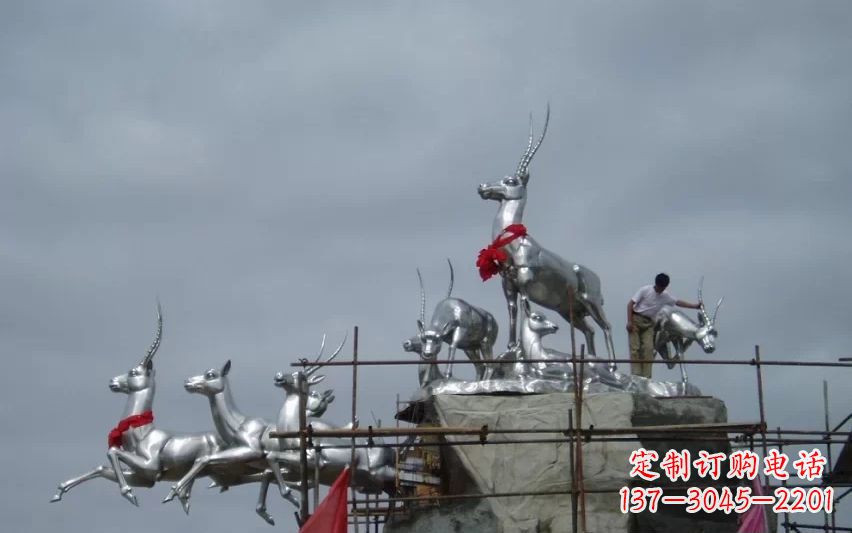 运城不锈钢鹿群动物景观雕塑
