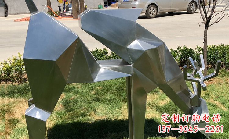 运城不锈钢梅花鹿吃草公园动物雕塑