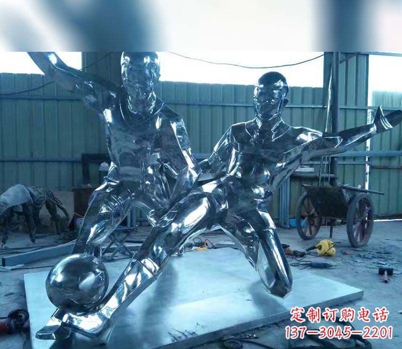 运城不锈钢踢足球景观雕塑