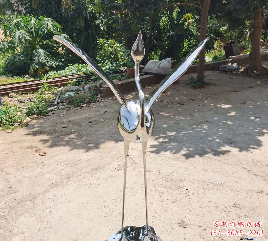 运城不锈钢园林镜面仙鹤雕塑1