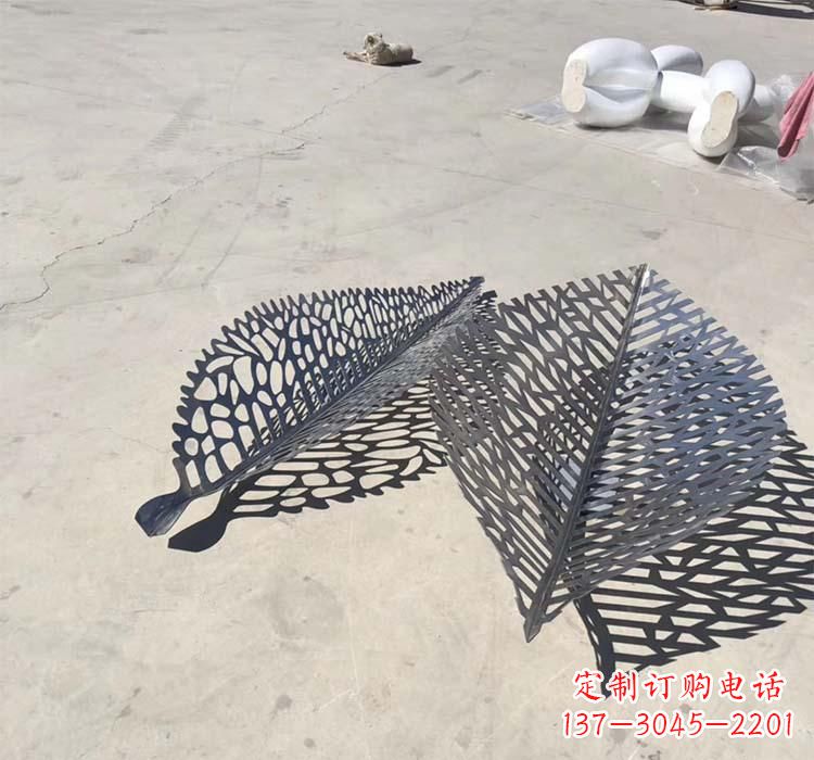 运城不锈钢园林镂空树叶雕塑
