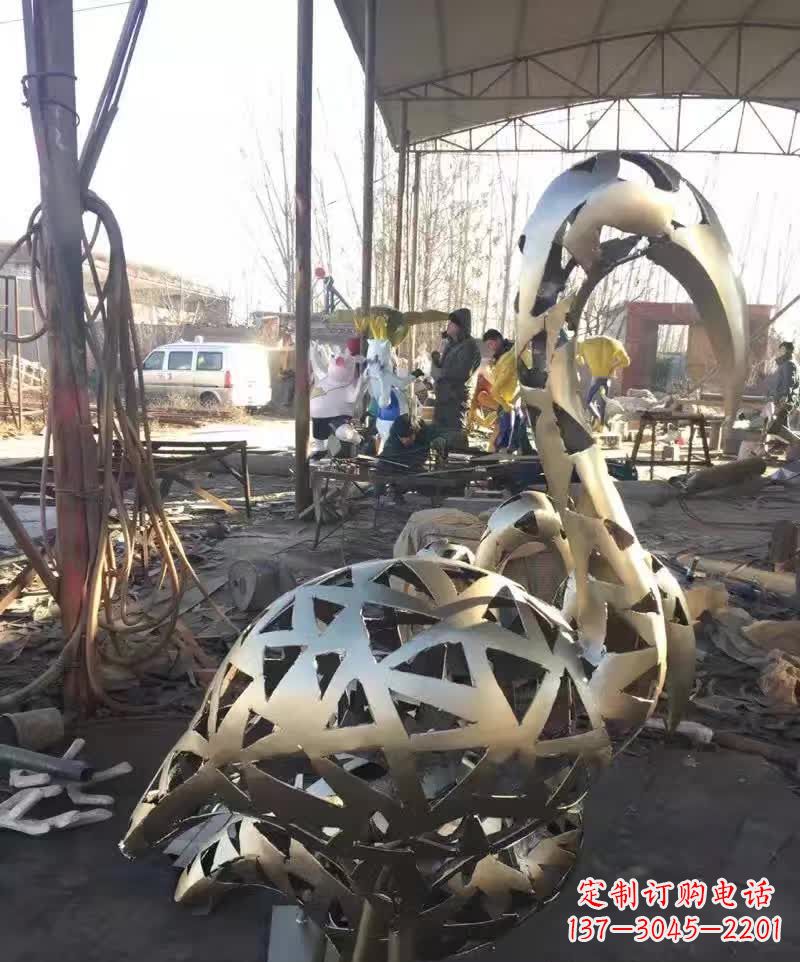 运城不锈钢园林镂空天鹅雕塑