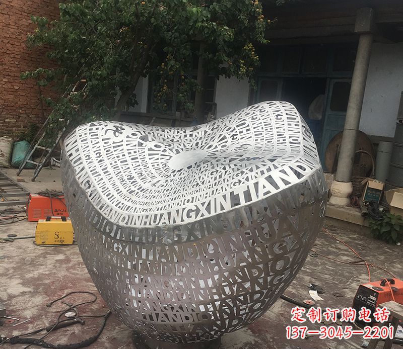 运城不锈钢字母元宝景观雕塑