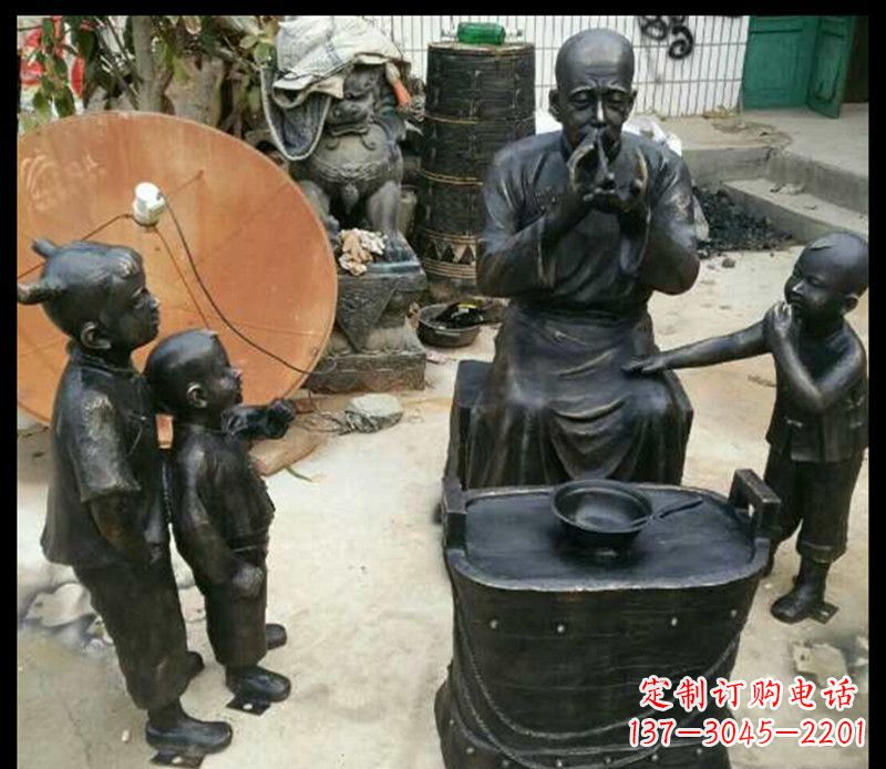 运城步行街吹糖人的人物铜雕