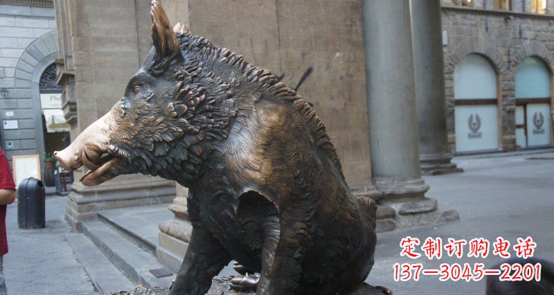 运城步行街野猪景观铜雕
