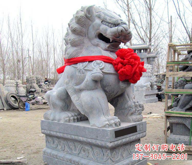 运城踩球看门狮子石雕