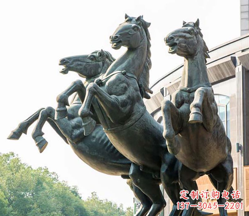 运城城市广场立马马群铜雕