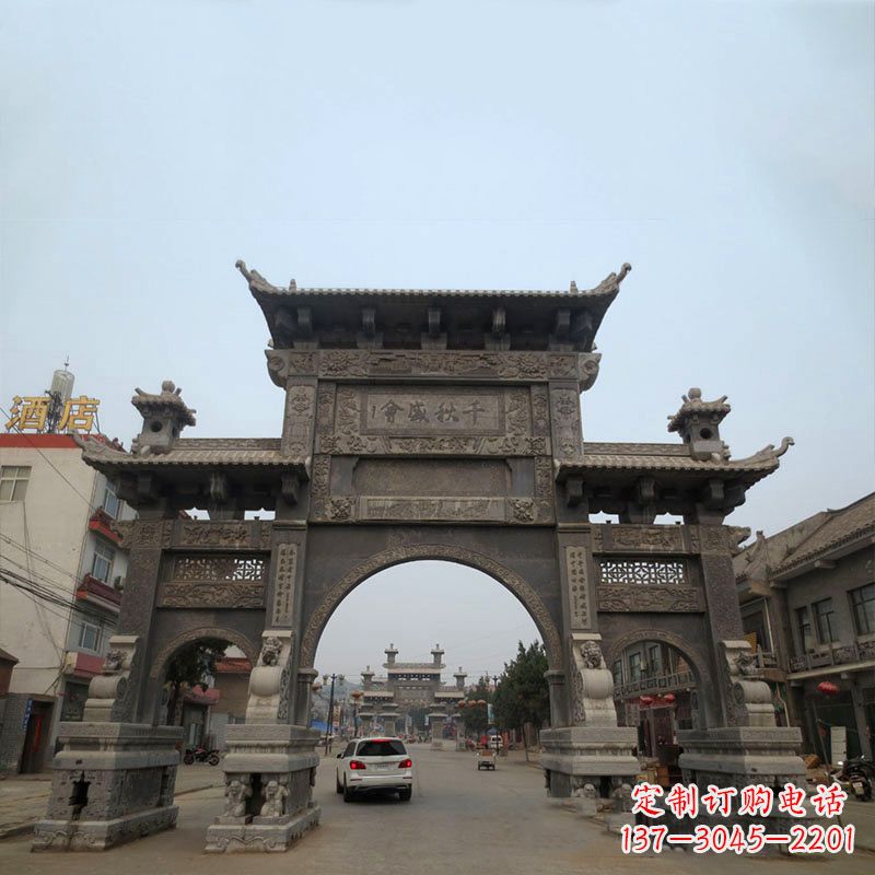 运城城市街道仿古三门石雕牌楼