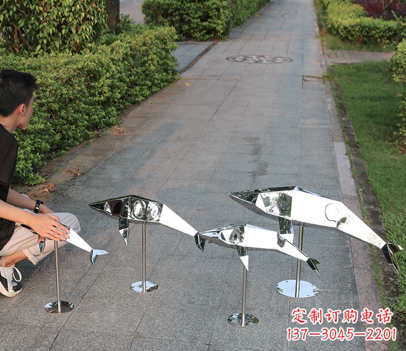 运城抽象不锈钢海豚雕塑