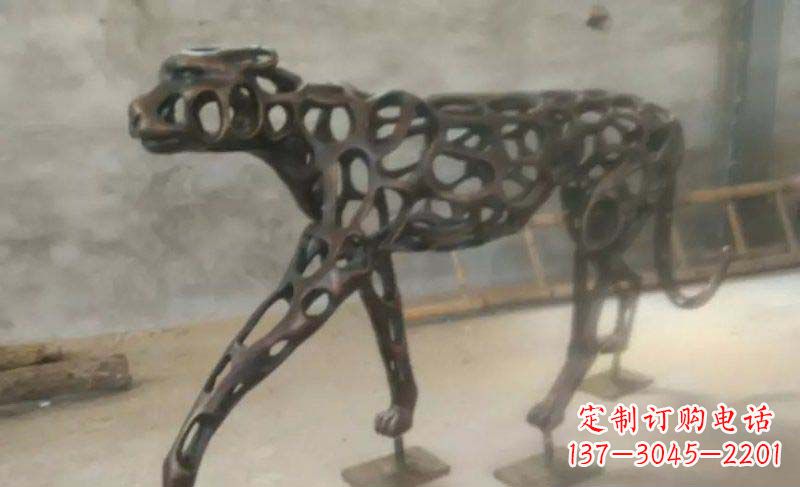 运城珍贵的豹雕塑——金钱豹公园的标志