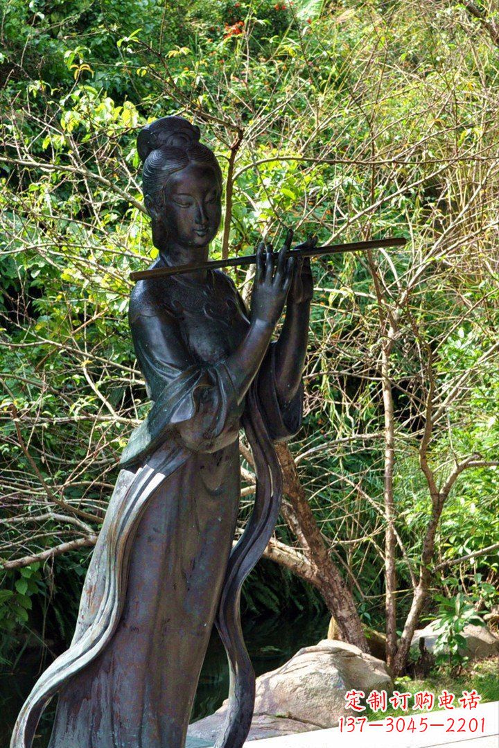运城吹笛子的古代美女铜雕