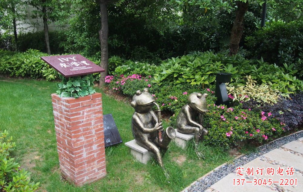 运城吹萨克斯的青蛙铜雕