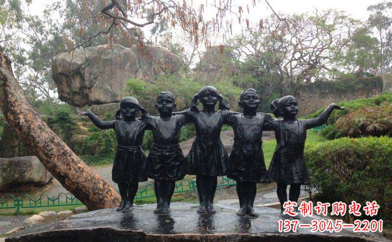 运城搭肩的儿童人物铜雕
