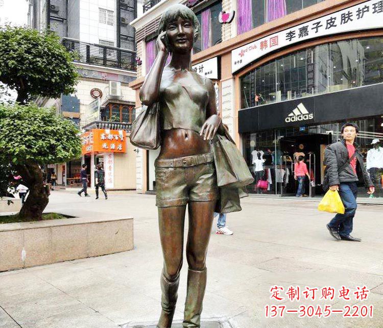 运城打电话逛街的女孩铜雕