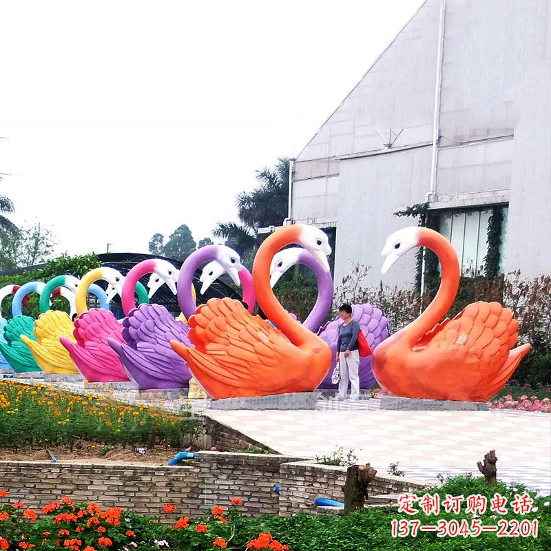 运城大型彩色玻璃钢天鹅雕塑摆件