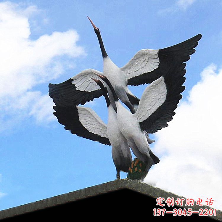 运城大型仿真仙鹤玻璃钢景观动物雕塑