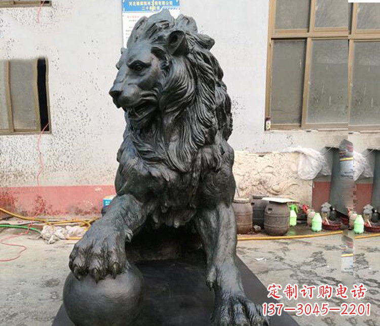 运城大型西方踩球狮子铜雕塑