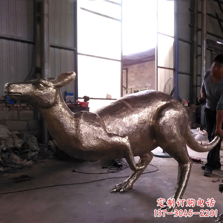 运城袋鼠纯铜雕塑