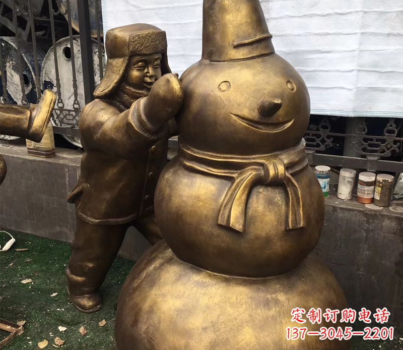 运城戴帽子堆雪人的儿童铜雕