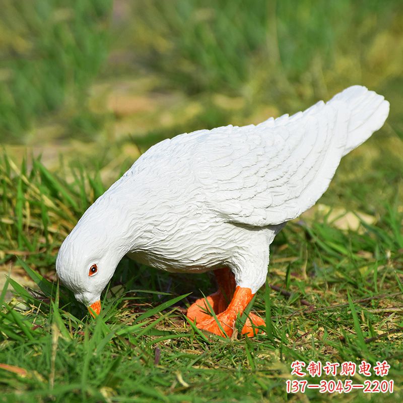 运城丹东江边放飞和平鸽的雕塑