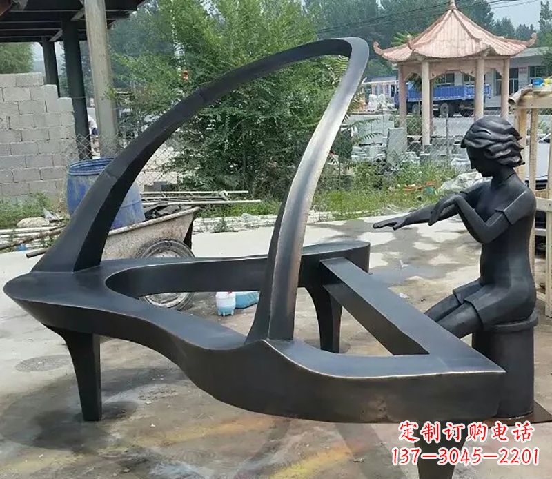 运城弹钢琴广场抽象铜雕