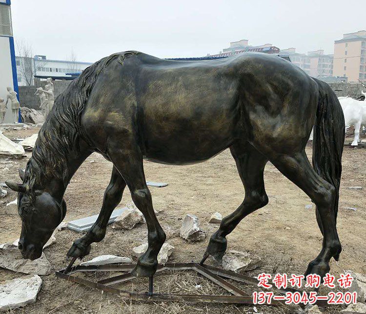 运城低头马公园玻璃钢仿铜动物雕塑