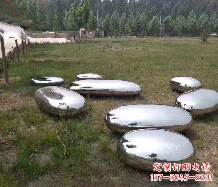 运城鹅卵石抽象镜面不锈钢雕塑