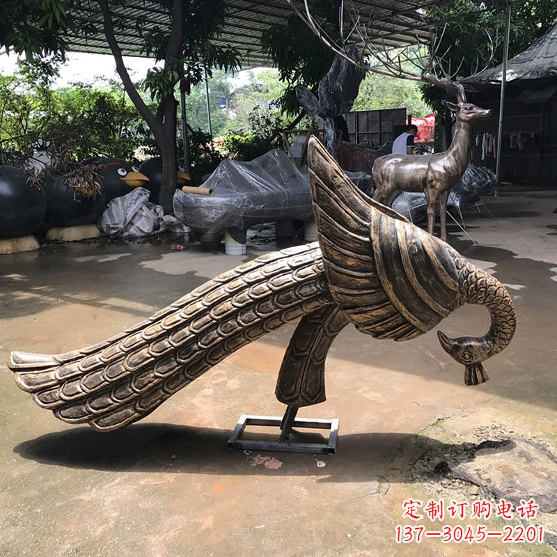 运城仿铜玻璃钢孔雀雕塑